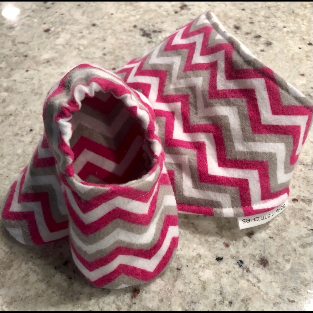 Bandana bib and matching baby slippers